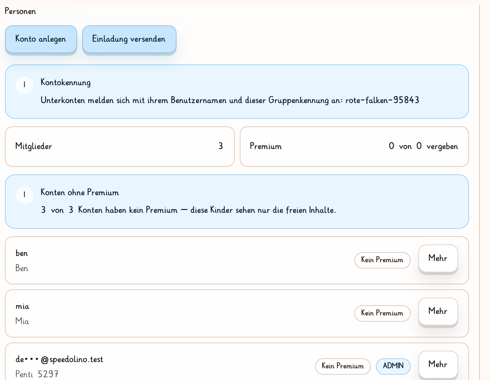 Der Abschnitt Personen mit den Knöpfen „Konto anlegen“ und „Einladung versenden“, der Gruppenkennung und drei Mitgliedern: die Kinder ben und mia sowie der Erwachsene mit der Marke ADMIN.